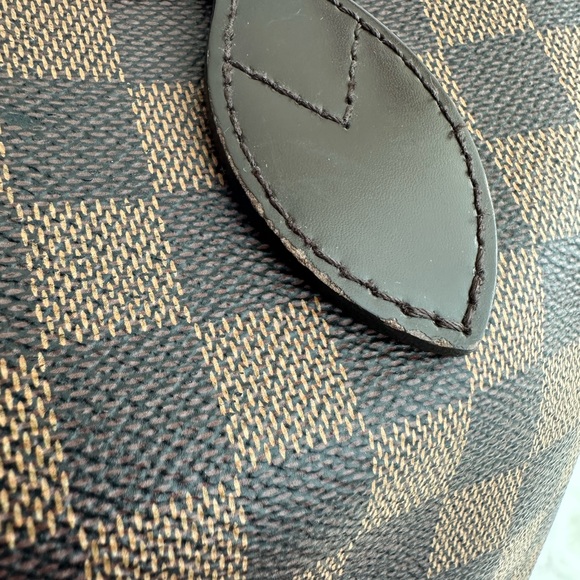 Louis Vuitton Neverfull MM - Picture 10 of 14